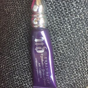 URBAN DECAY EYESHADOW PRIMER